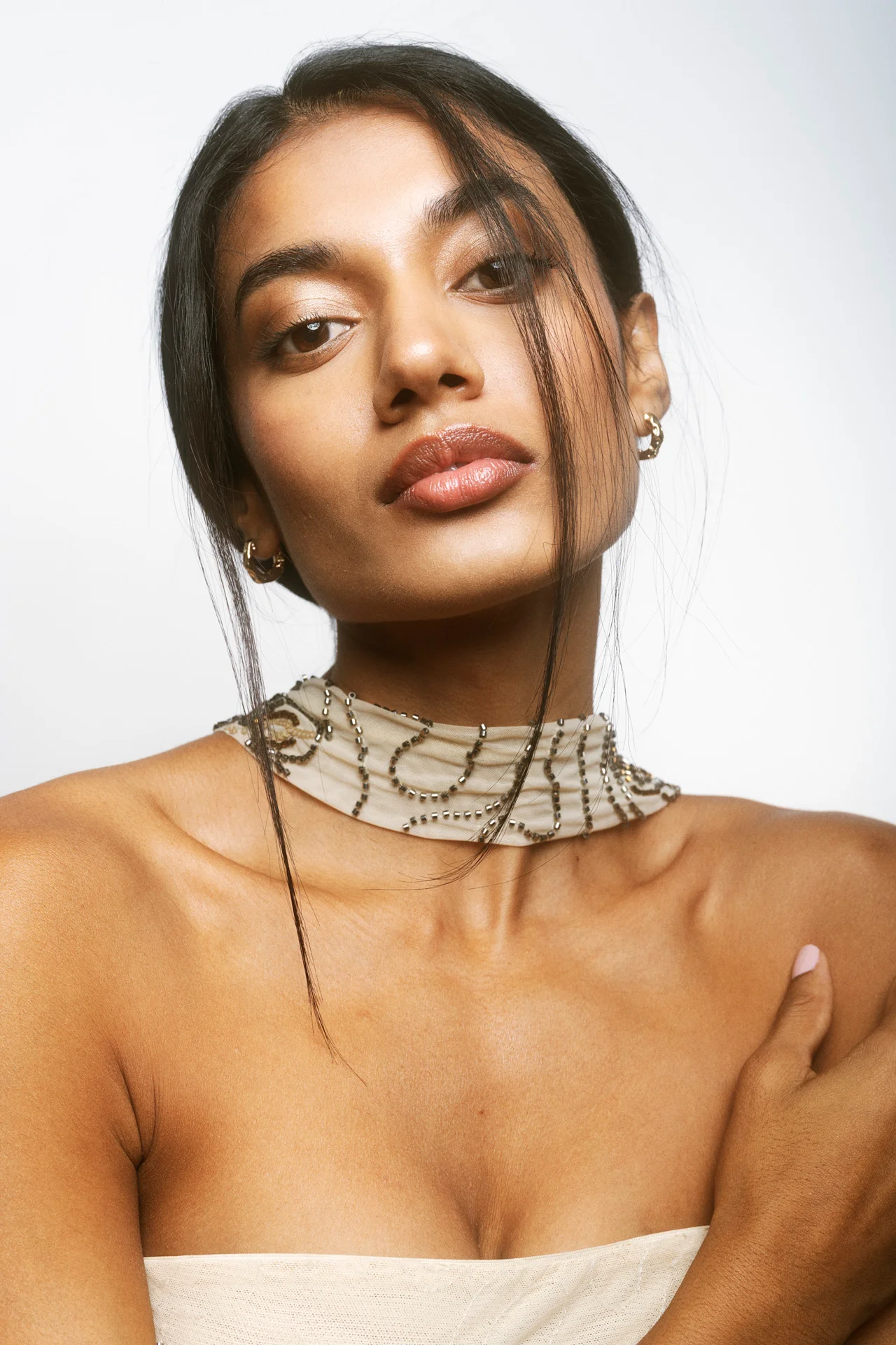 Retrato collar dorado